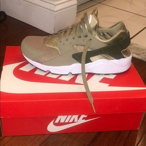 Nike air huarache, khaki/olive/white, with box